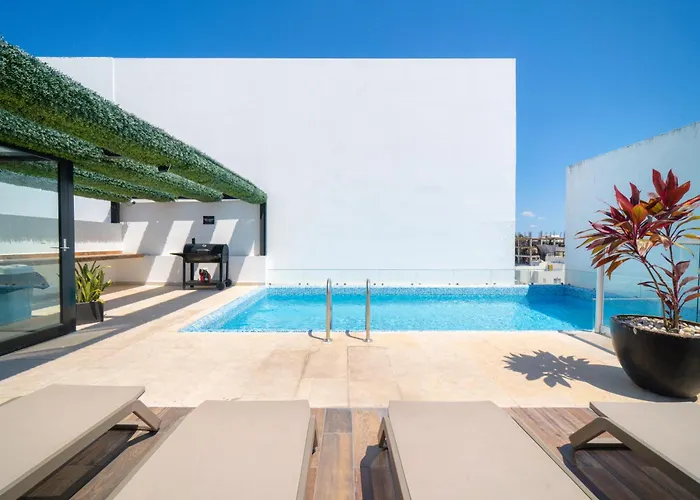With Balcony & Pool In Apartment *