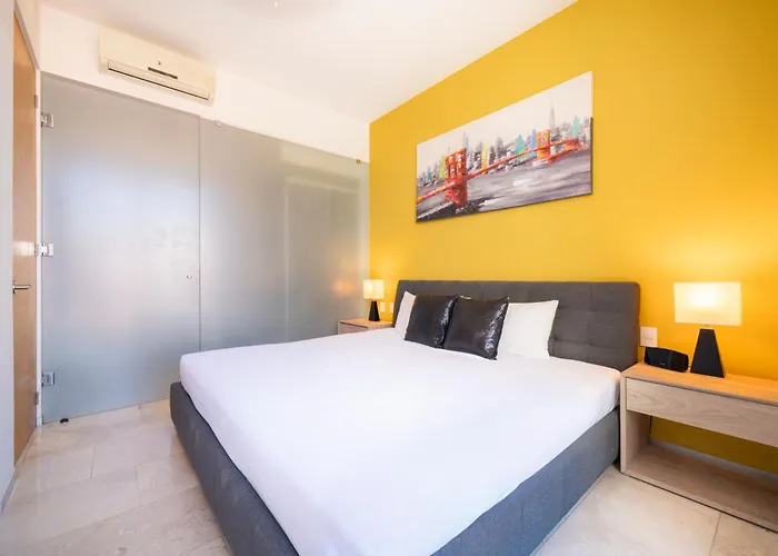 Apartment With Balcony & Pool In Playa del Carmen